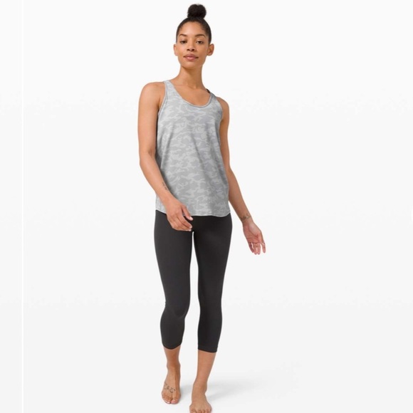 Lululemon Essential Tank Pleated 6/8
Incognito Camo Silver Drop Alpine White - Picture 11 of 11